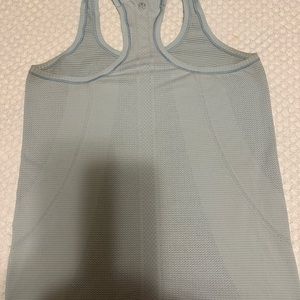Lululemon women’s size 6 baby blue racer back tank top